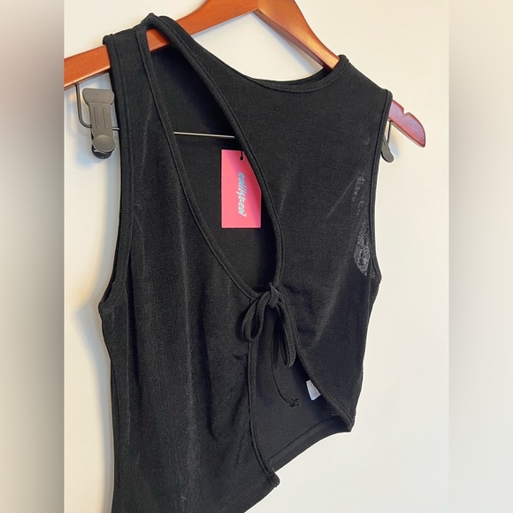 Edikted NWT goldie Assymetric cut out Stylish Black Sleeveless Top size medium - Picture 4 of 7
